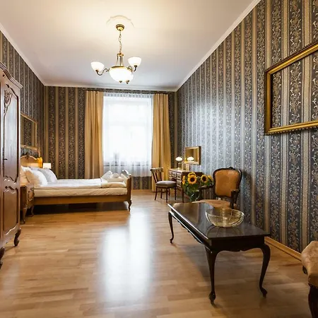 Vintage Senacka 5 דירה *